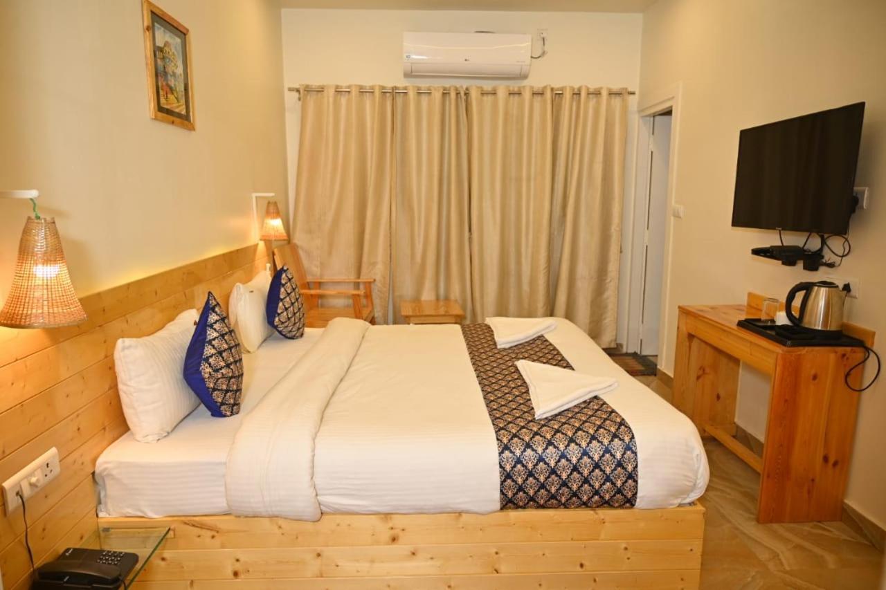 Hotel Ganga Graden Varanasi Room photo